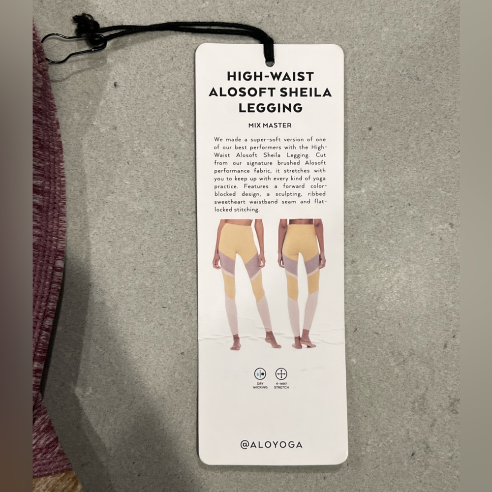 ALO Yoga Leggings - Picture 4 of 7